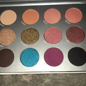 Boxycharm x pur collab eyeshadow palette